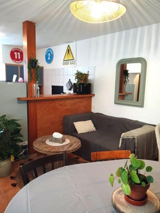 Au Coeur Du Village De Apartment *